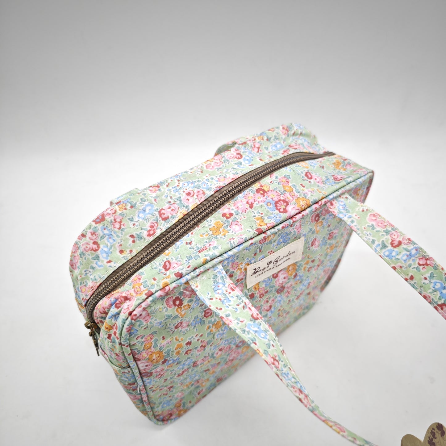 Bolso de mano impermeable con flores – formato cuadrado