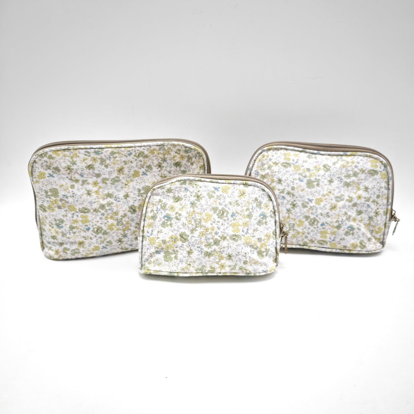 Set de 3 neceseres impermeables con flores