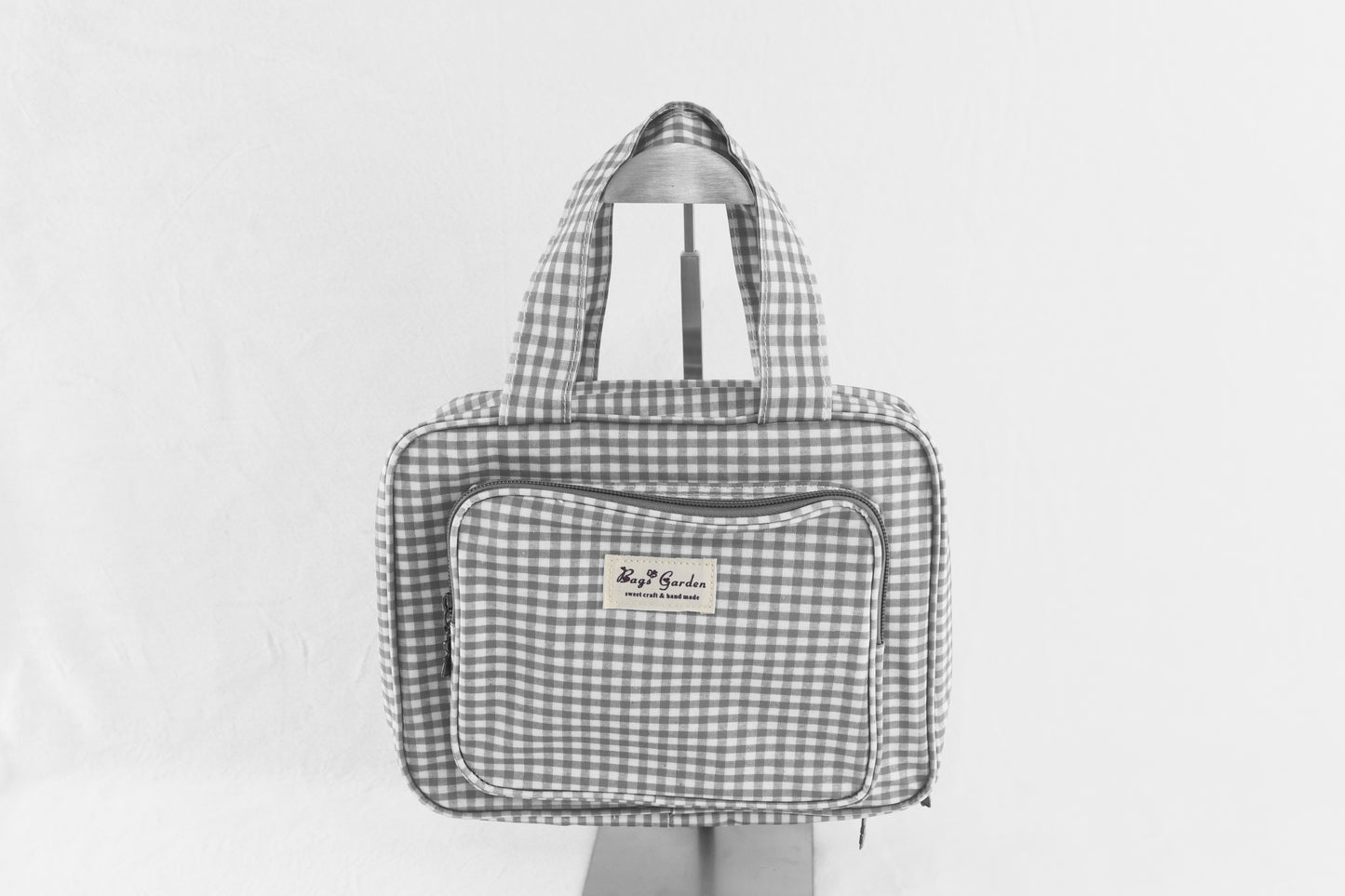 Small waterproof Vichy hanging toiletry bag