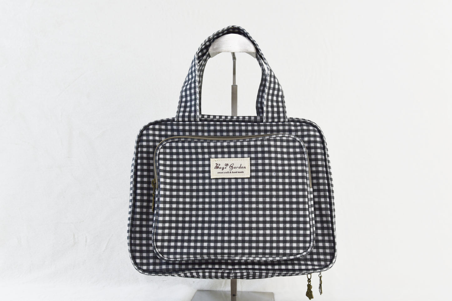 Small waterproof Vichy hanging toiletry bag