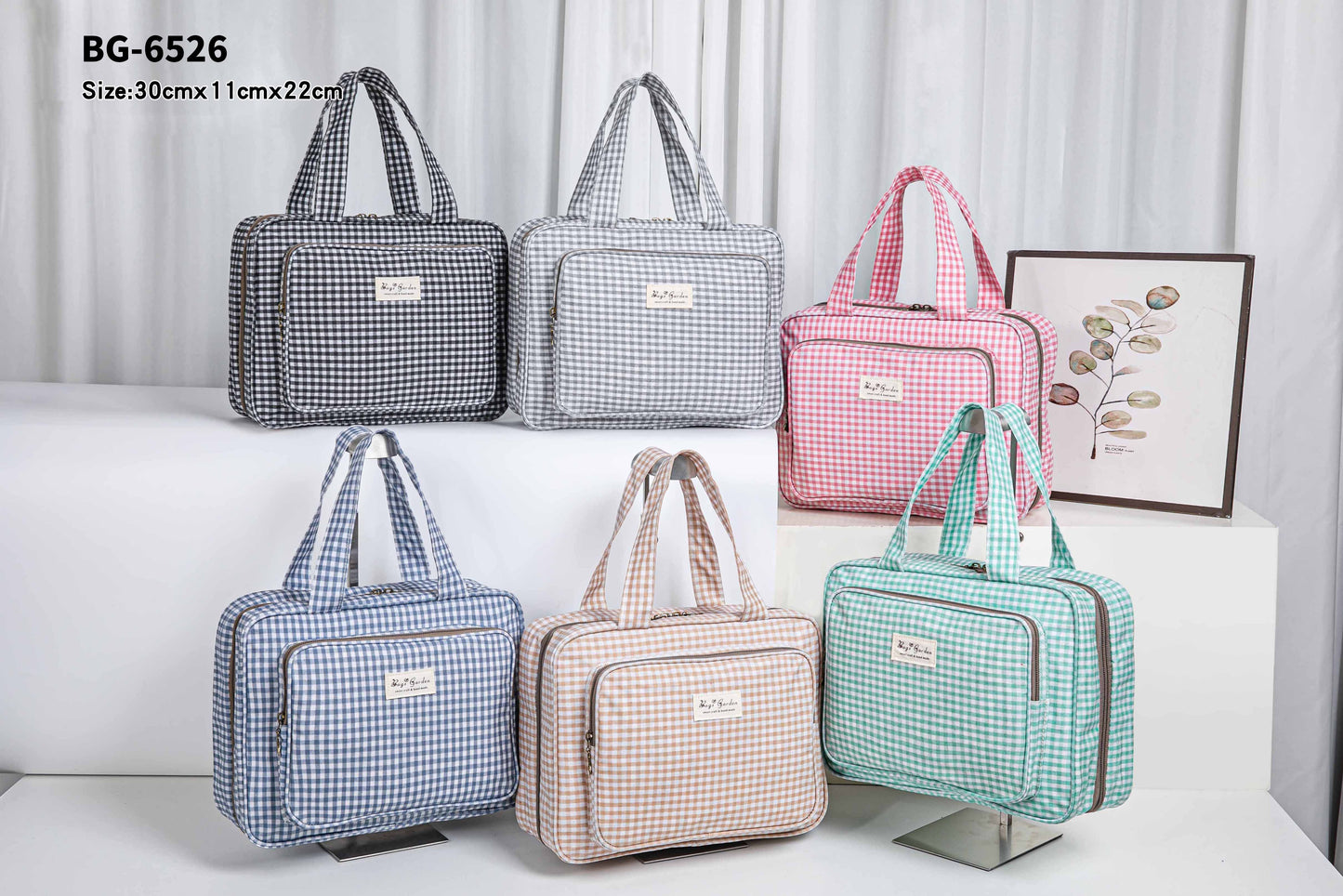 Large waterproof hanging toiletry bag from Vichy