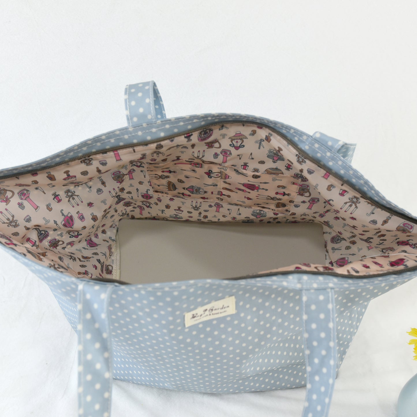 Waterproof polka dot beach bag