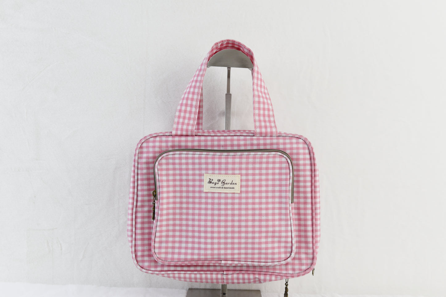 Small waterproof Vichy hanging toiletry bag