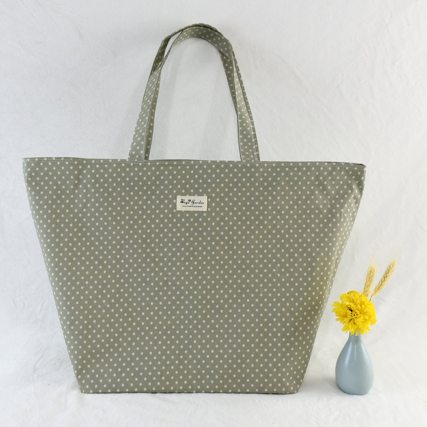 Waterproof polka dot beach bag