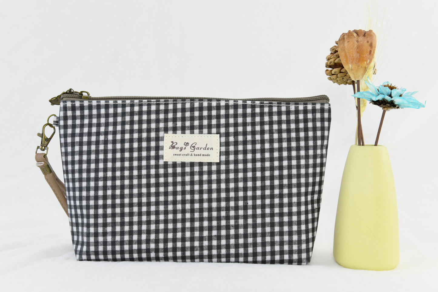 Medium waterproof gingham toiletry bag