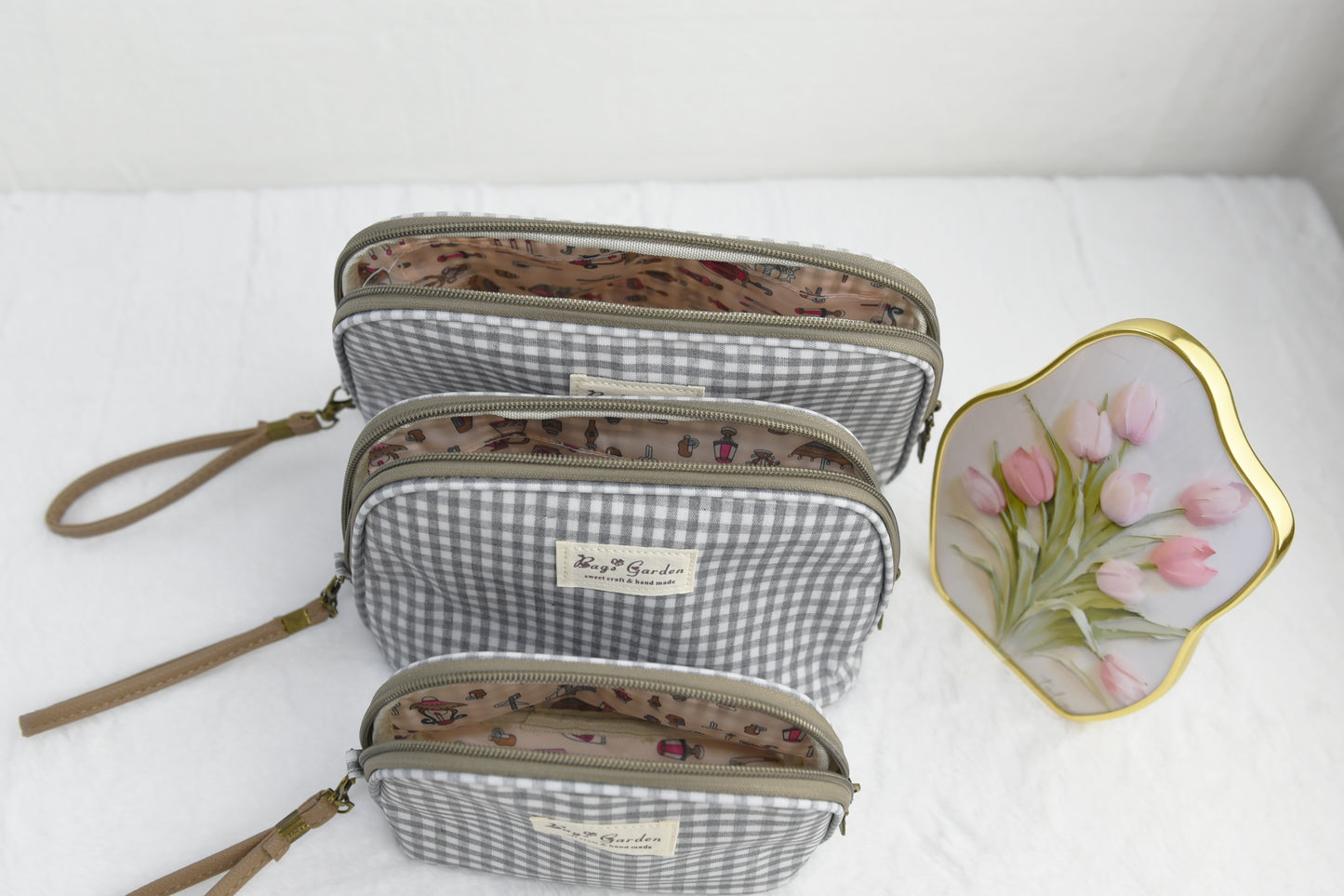 Set of 3 Vichy waterproof toiletry bags