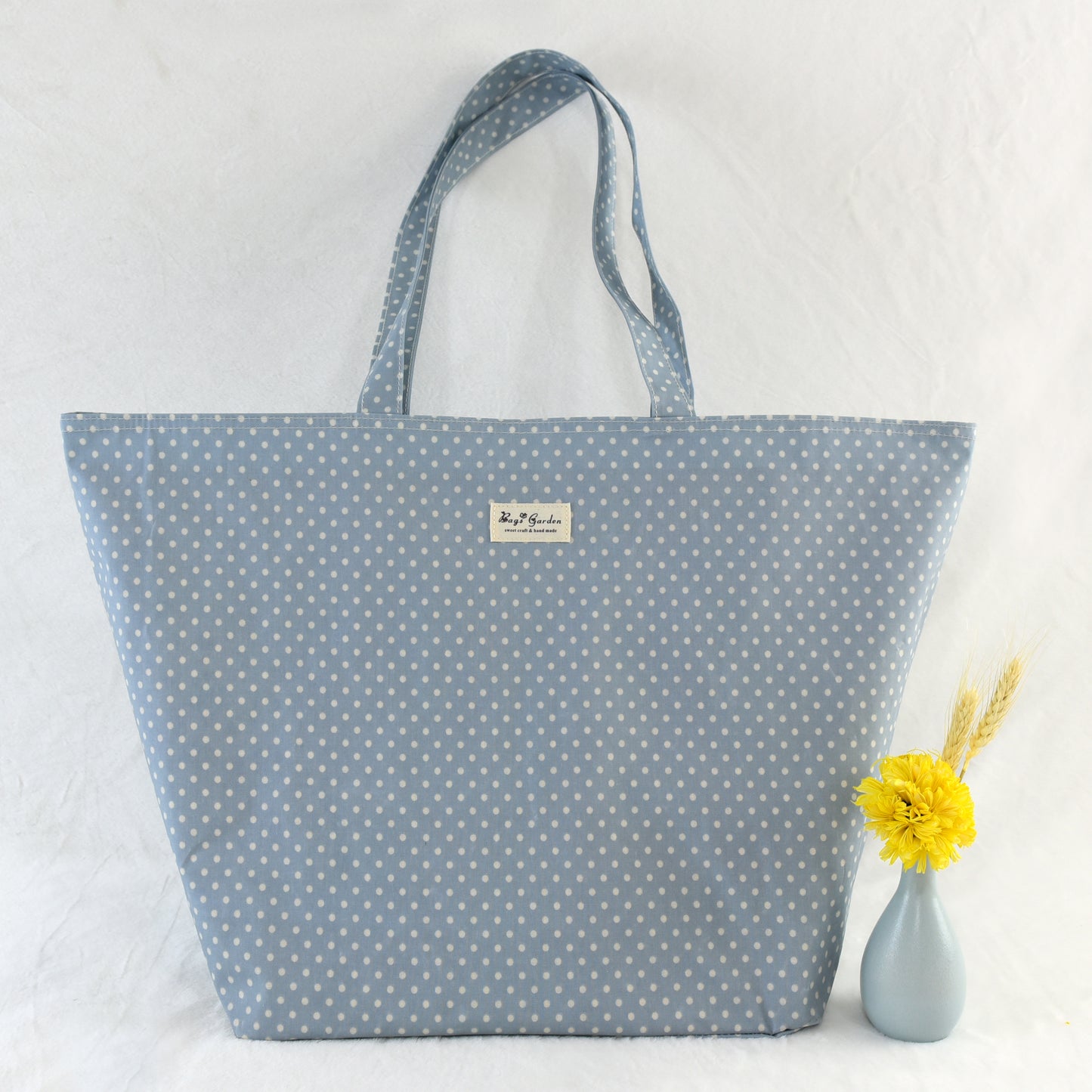 Waterproof polka dot beach bag