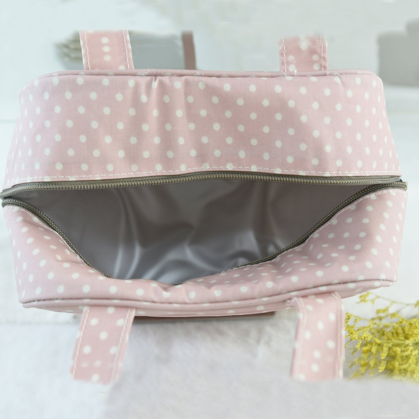 Nevera impermeable de lunares