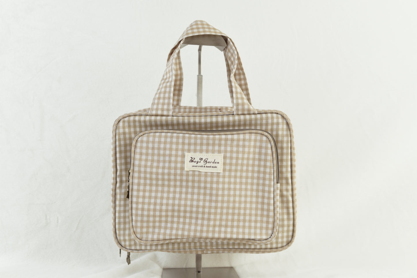Small waterproof Vichy hanging toiletry bag