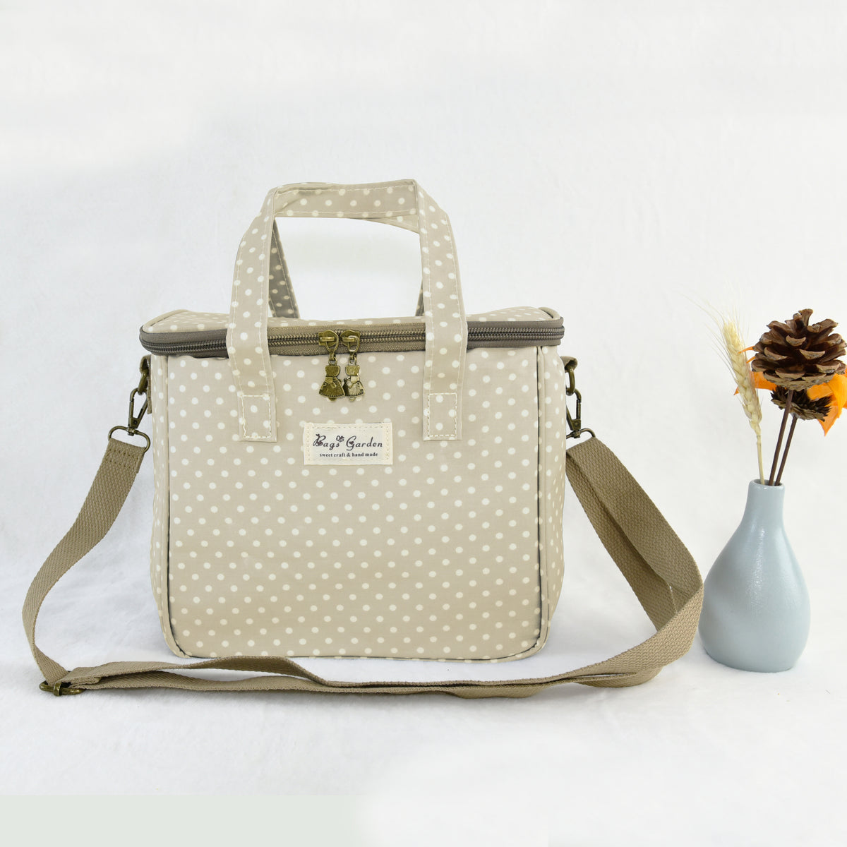 Bolso nevera de lunares con asas y bandolera
