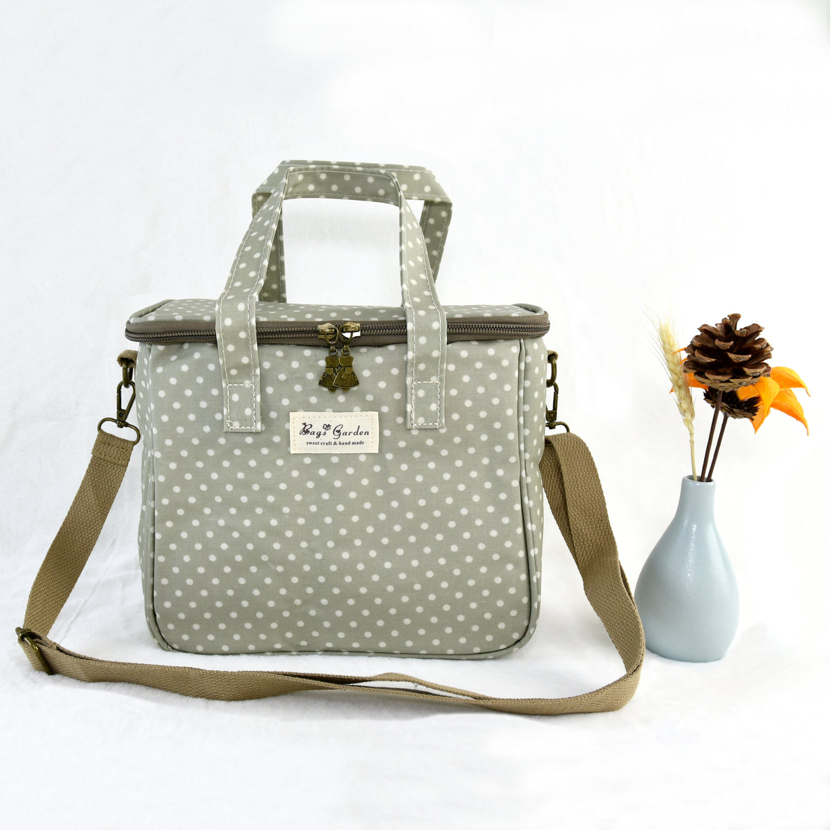 Bolso nevera de lunares con asas y bandolera