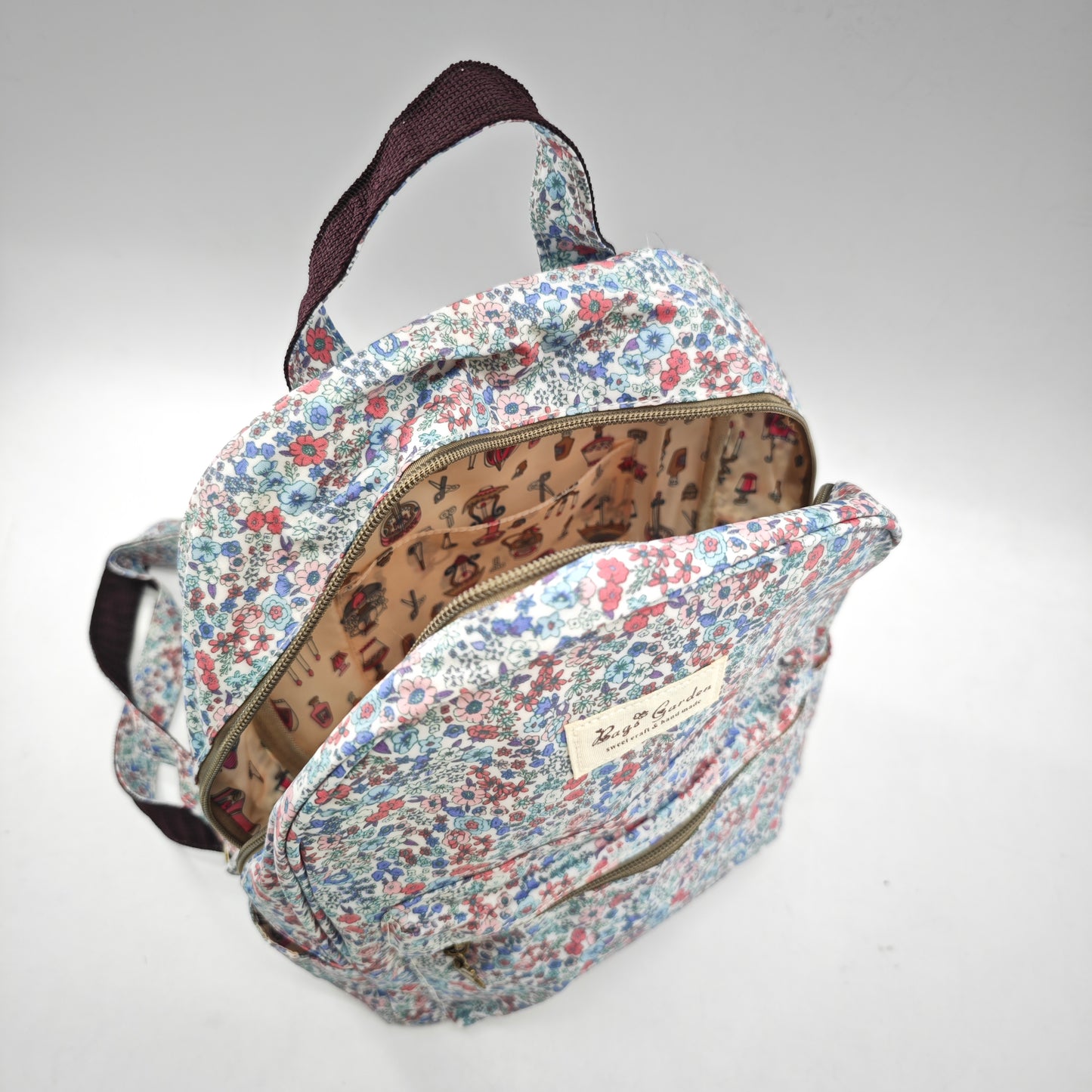 Mochila impermeable con flores – formato pequeño