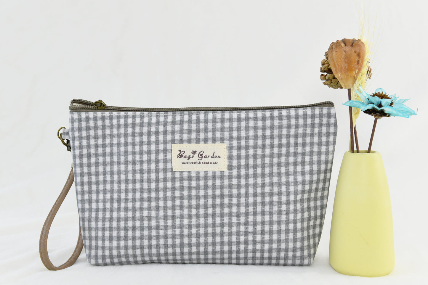 Medium waterproof gingham toiletry bag