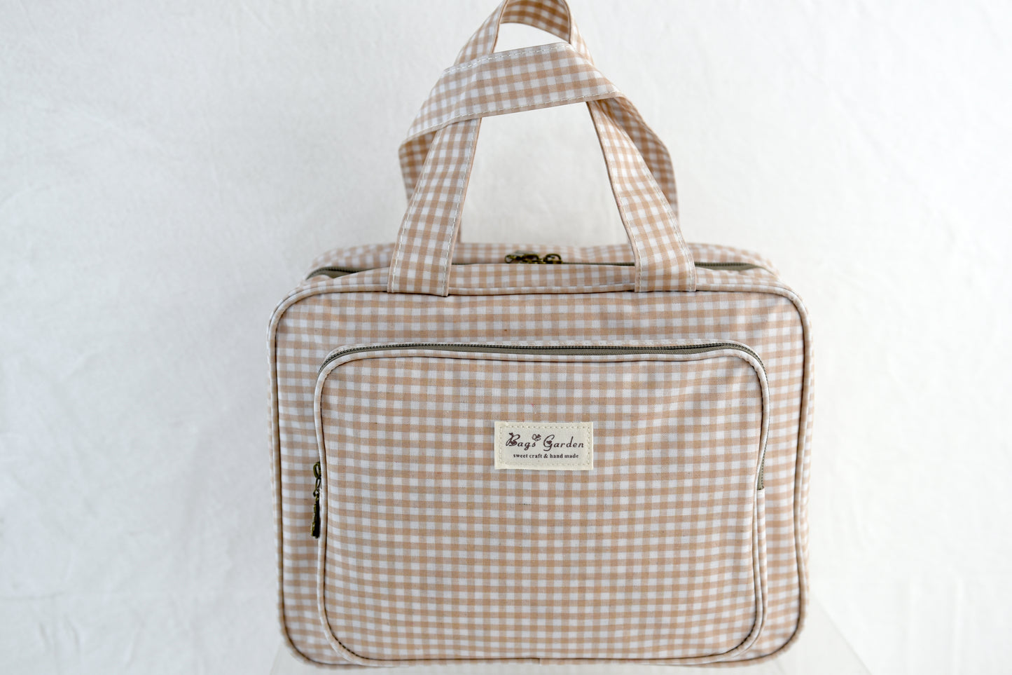 Large waterproof hanging toiletry bag from Vichy