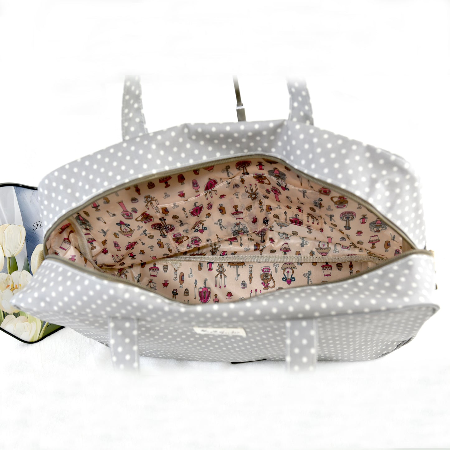 Maletita impermeable de lunares grande
