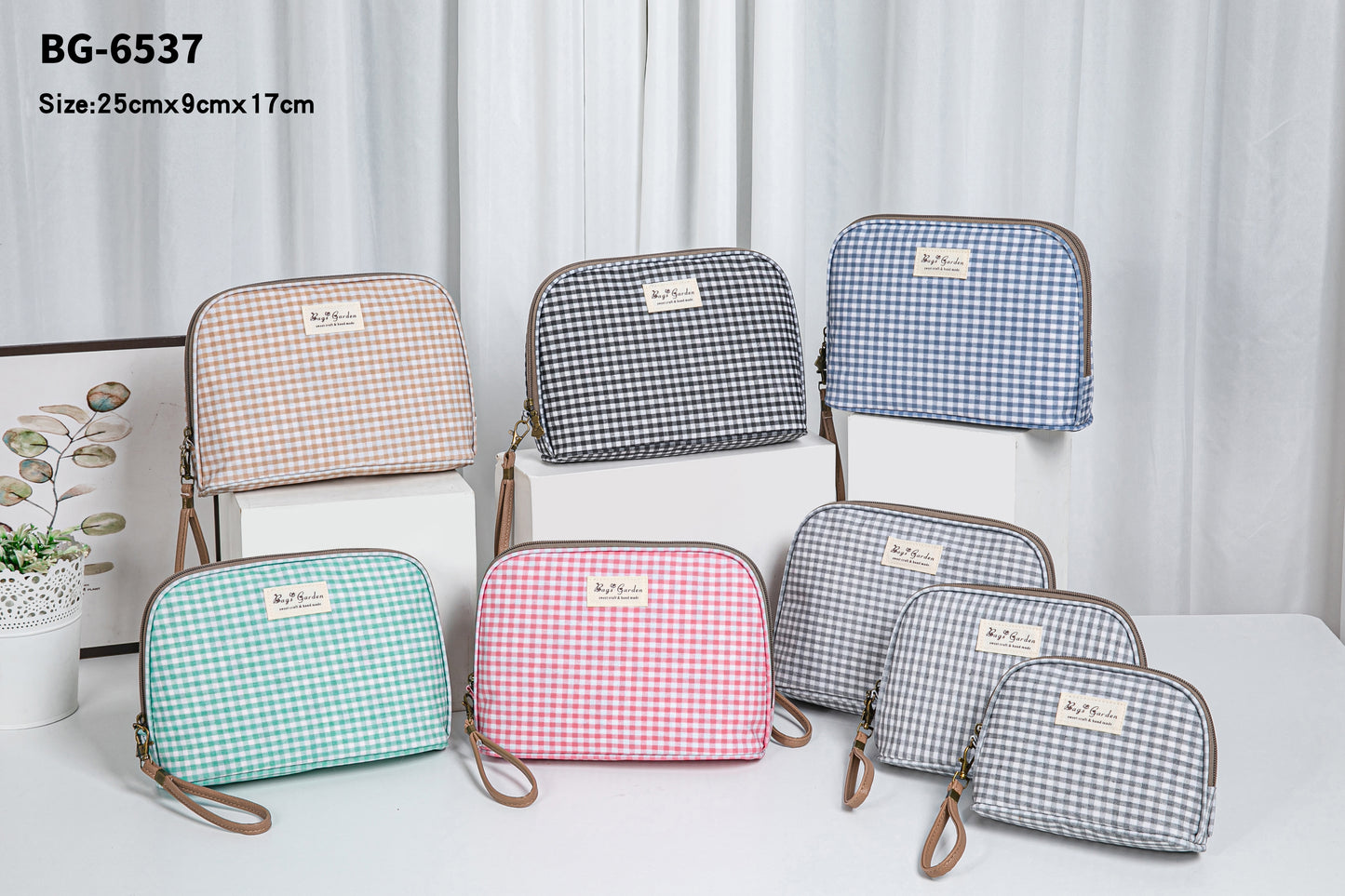 Set of 3 Vichy waterproof toiletry bags