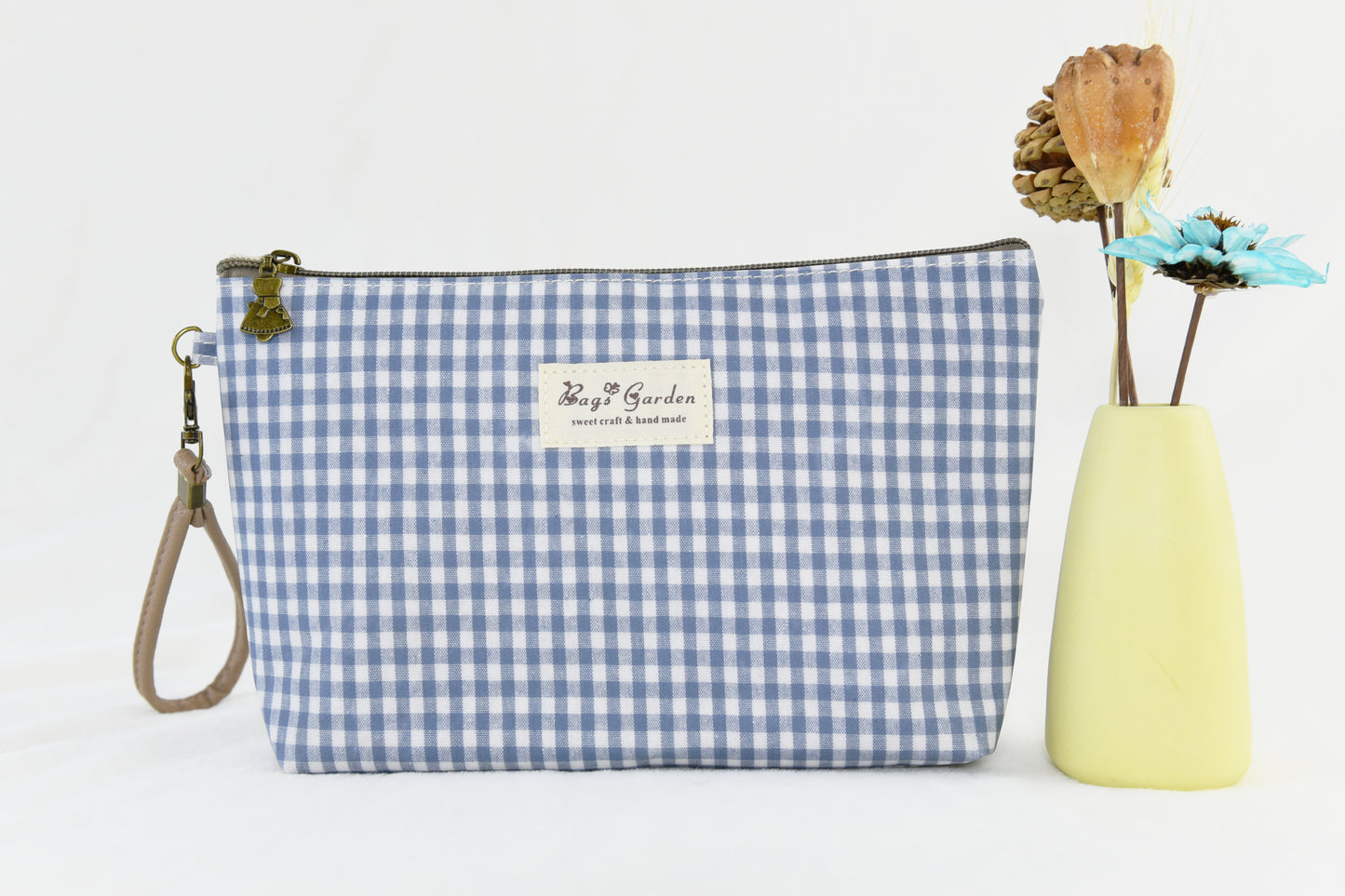 Medium waterproof gingham toiletry bag