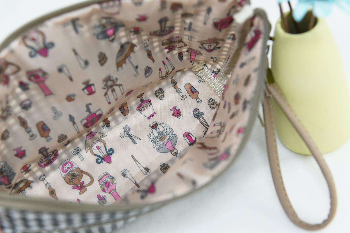Medium waterproof gingham toiletry bag