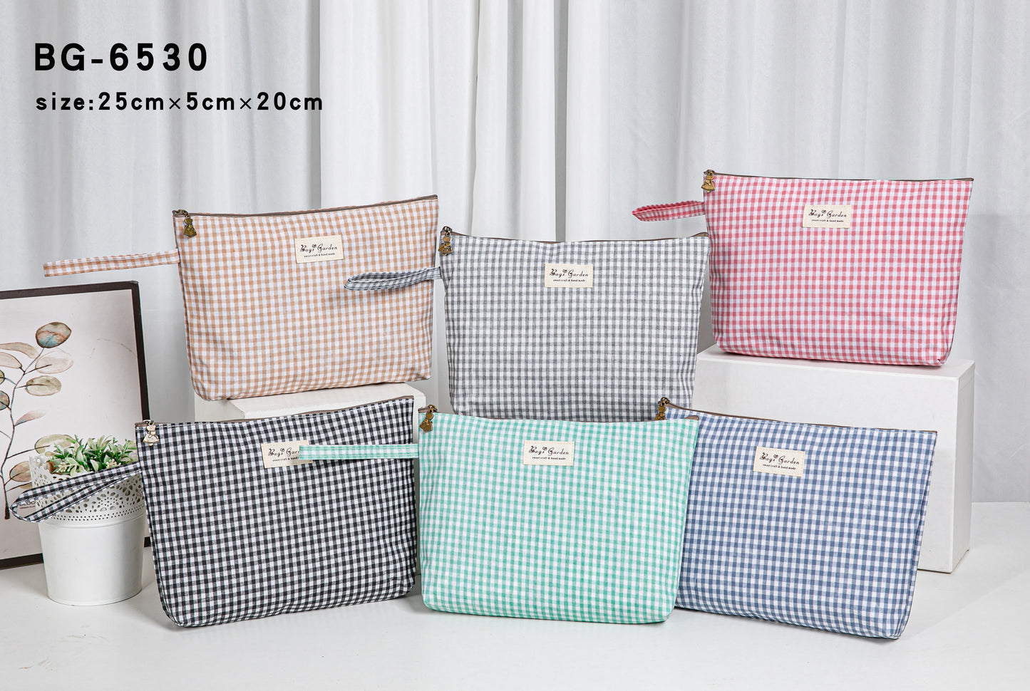 Large waterproof gingham toiletry bag