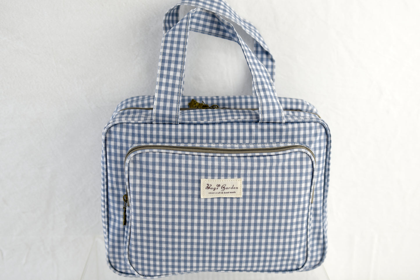 Large waterproof hanging toiletry bag from Vichy