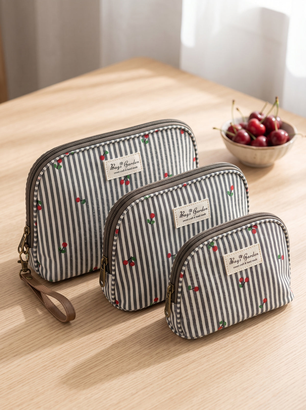 Set de 3 Neceseres de Rayas con Cerezas y Cremallera