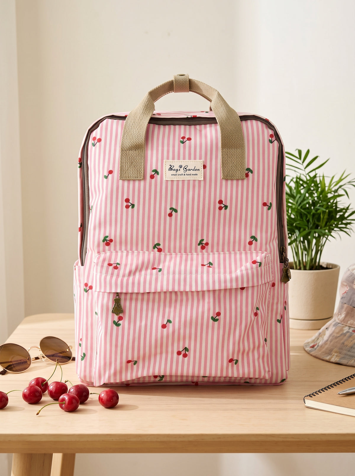 Mochila de Rayas con Cerezas con Bolsillo Frontal