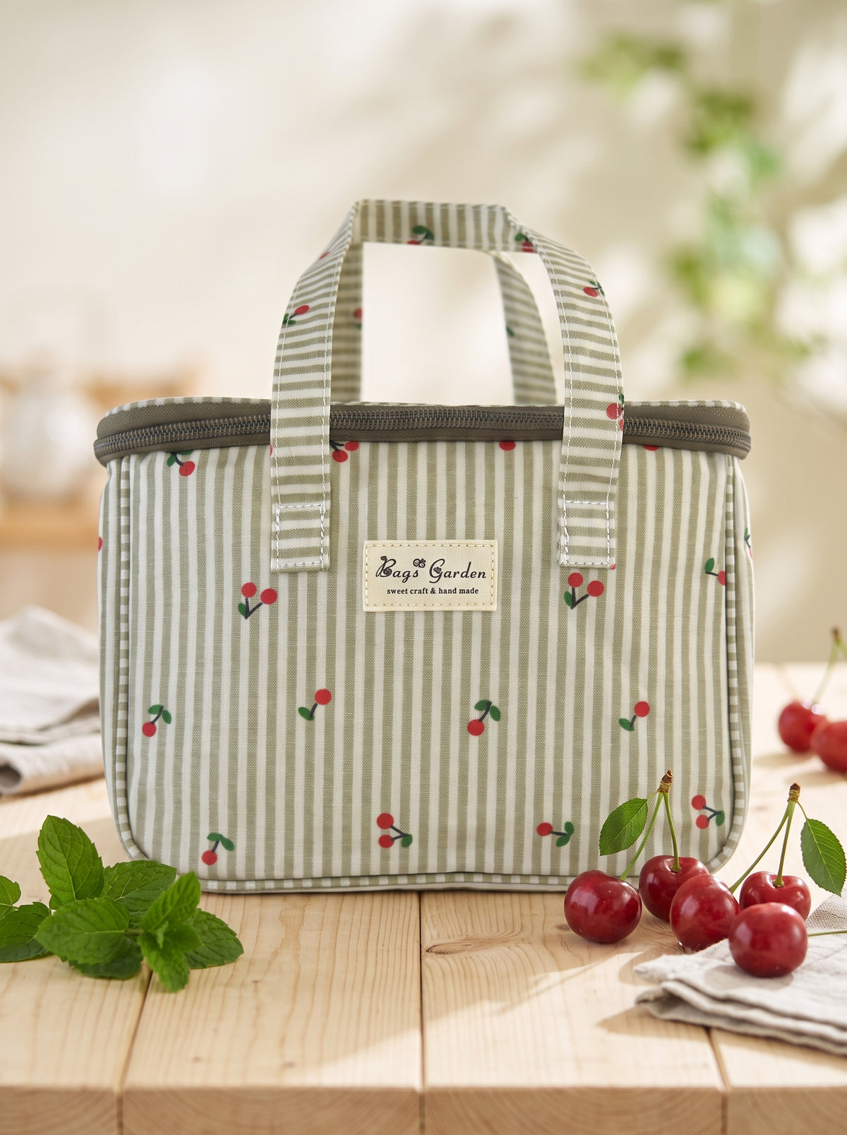 Bolsa Nevera de Mano de Rayas con Cerezas