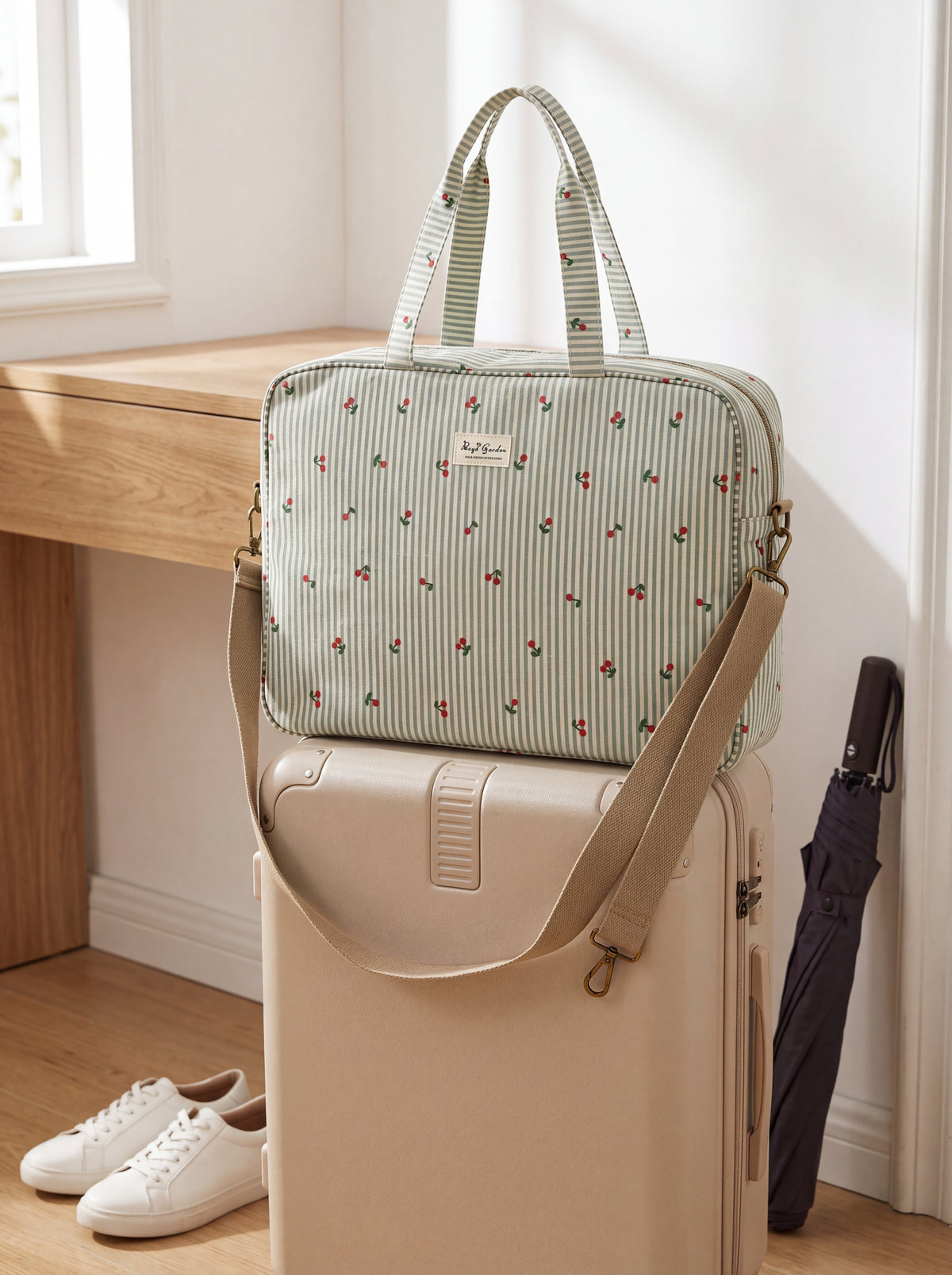 Bolsa de Viaje y Maternidad de Rayas con Cerezas